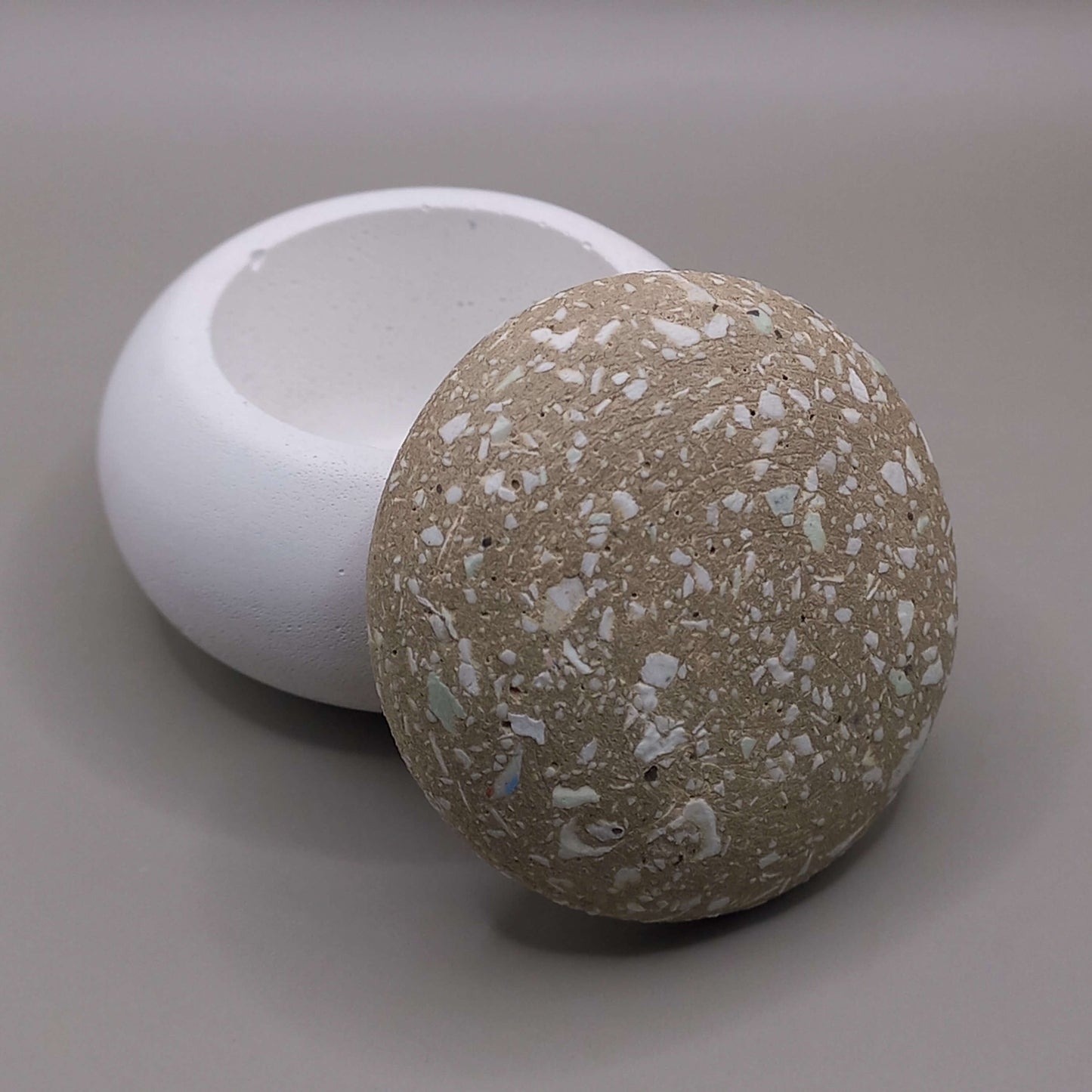 Δοχείο "Pebble" - ΛΕΥΚΟ/ΜΠΕΖ