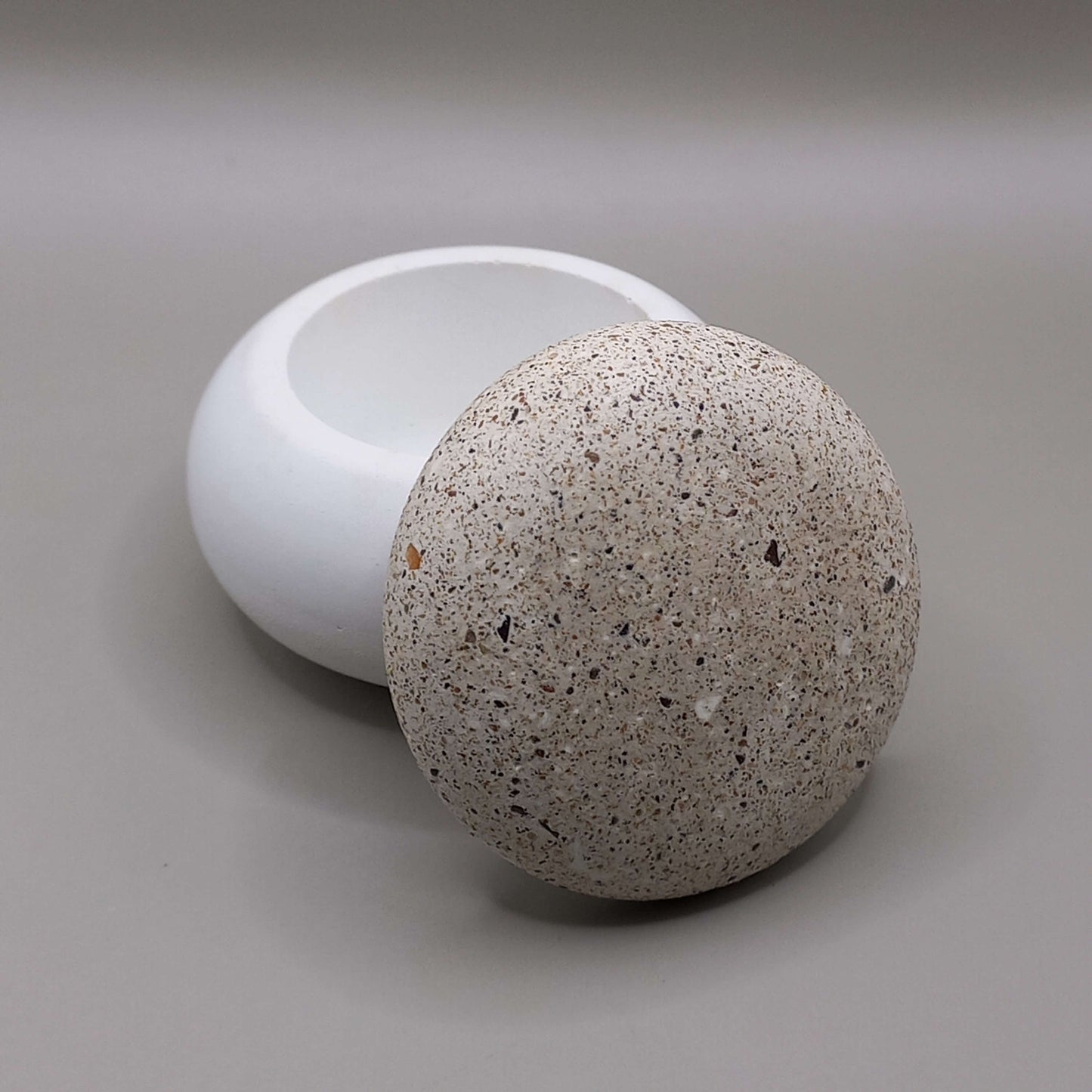 Δοχείο "Pebble" - ΛΕΥΚΟ/ΧΡΩΜΑ ΤΗΣ ΑΜΜΟΥ