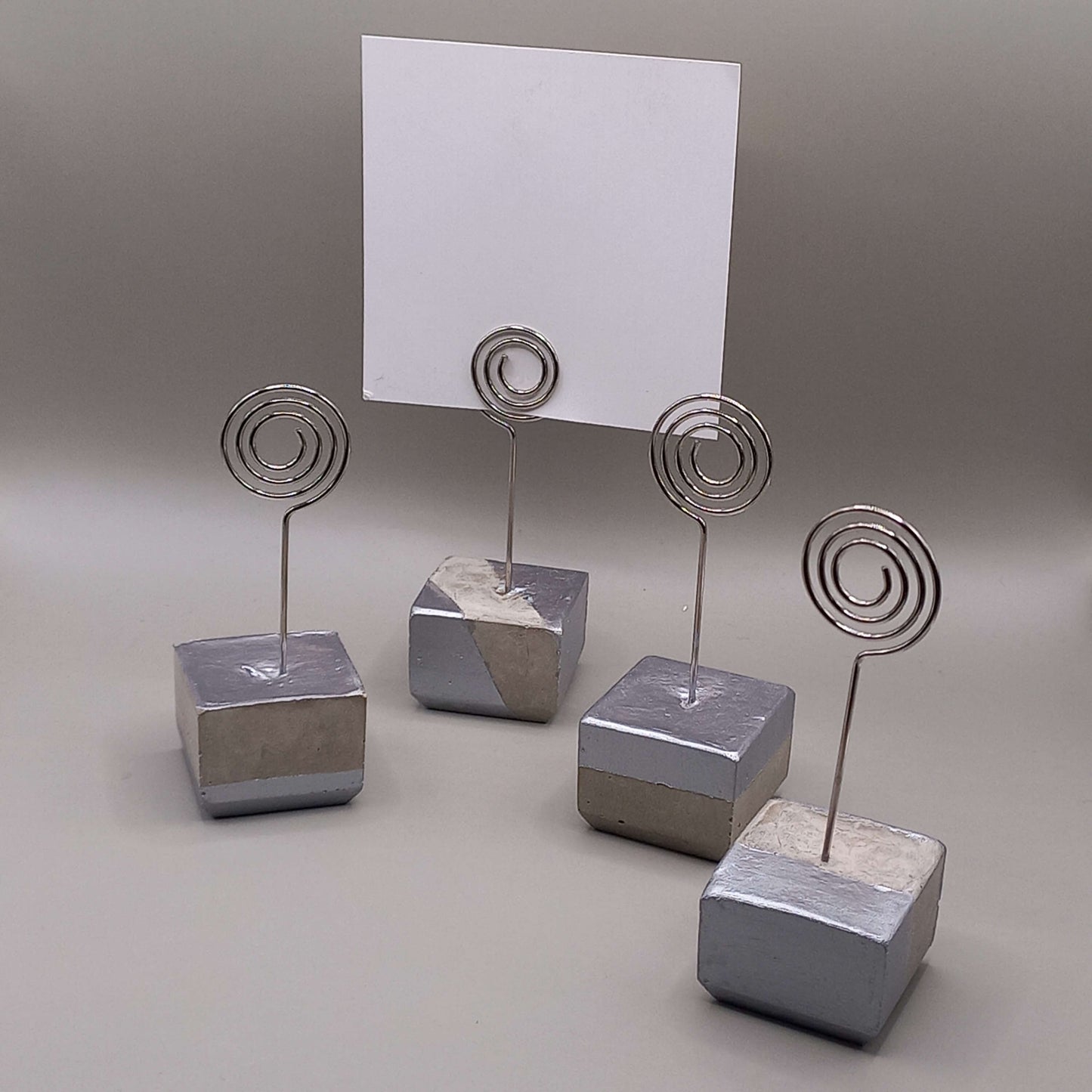 Stand "Cube" - ΓΚΡΙ/ΧΡΥΣΟ-ΑΣΗΜΙ