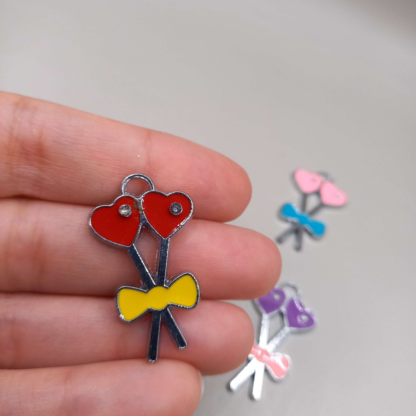(JW): Charms καρδιά/φιόγκος (4 χρώματα)