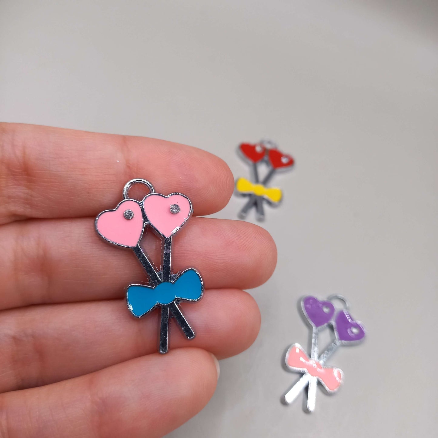 (JW): Charms καρδιά/φιόγκος (4 χρώματα)