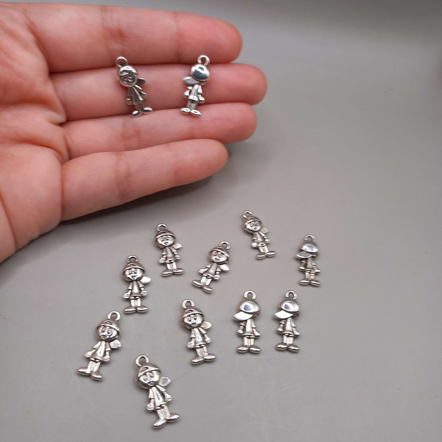 (JW): Charms ανθρωπάκια